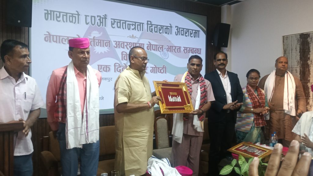 Token of Love was presented by Mr. Ram Singh Yadav, Patron of SDRC, to Hon. Chief Minister Krishna Prasad Yadav